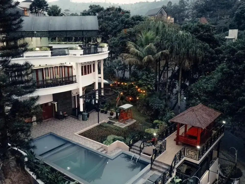 INVESTASI MENARIK RUMAH MEWAH 3 LANTAI DI DAGO RESORT BANDUNG