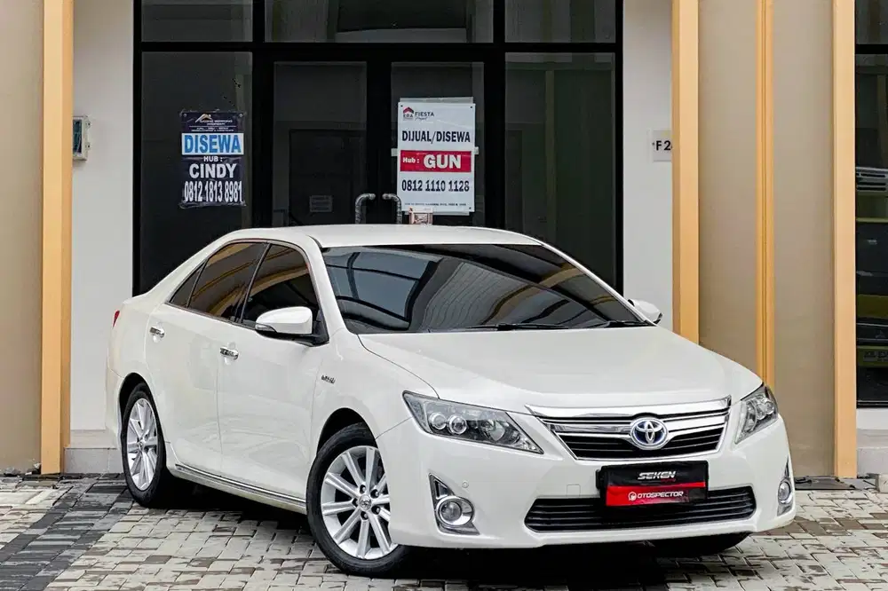 Toyota Camry 2.5 Hybrid AT Matic 2012 Putih Metalik