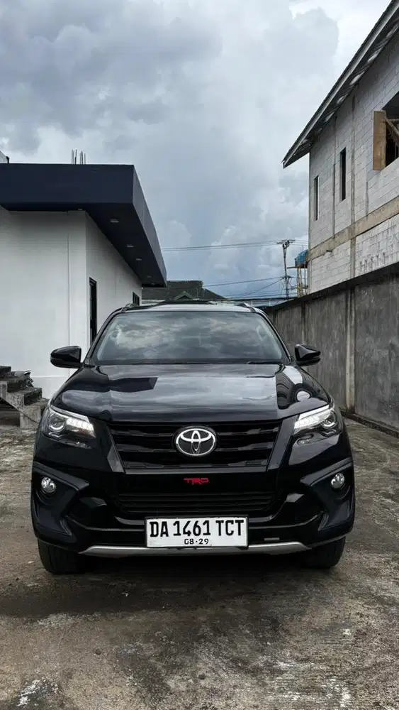 Toyota Fortuner 2.7 srz trd matic bensin hitam