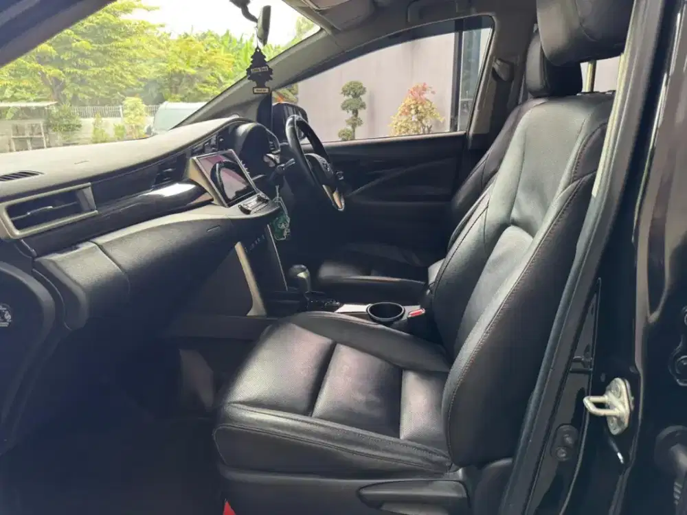 Kijang INNOVA VENTURER DIESEL 2.4 AT 2021