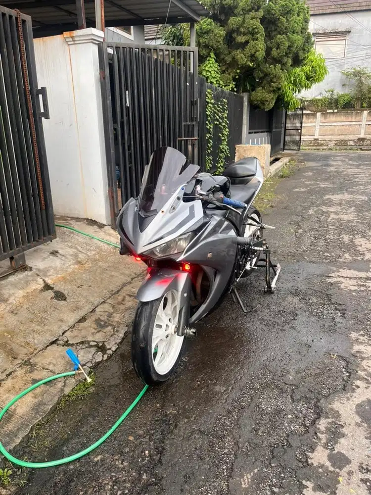 YAMAHA R25 2016