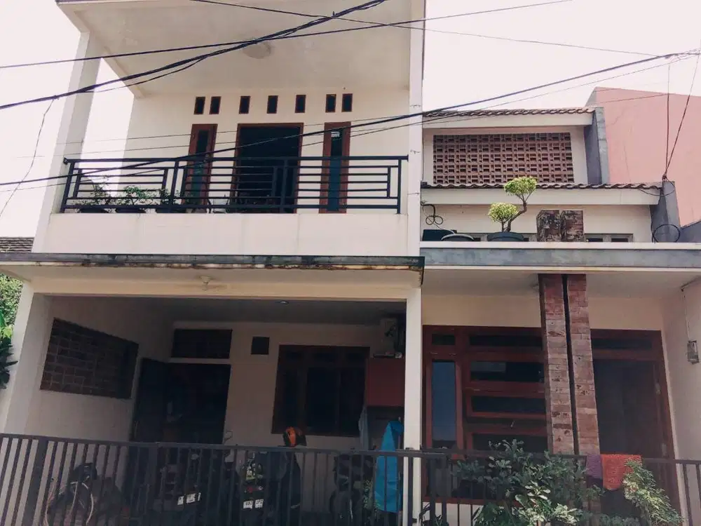 HARUS TERJUAL KILAT, RUMAH 2 LT, DEKAT BSD CITY. KURANG DARI 1M