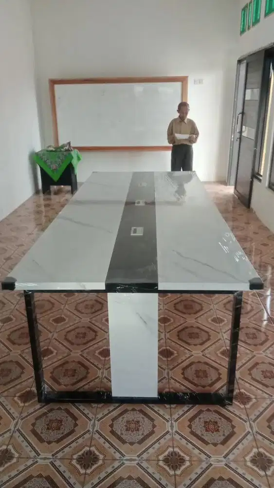 meja meeting custom ukuran