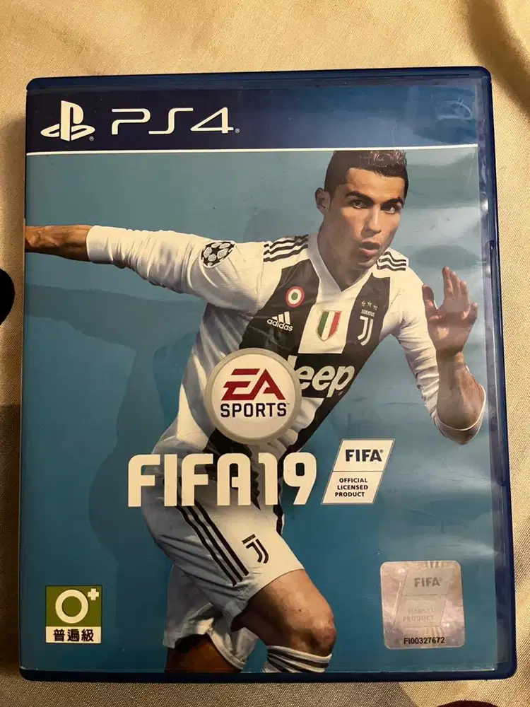 Bluray disc/kaset Fifa 19/sepak bola PS4