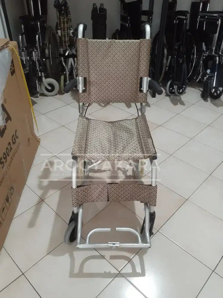 Kursi roda travelling bekas