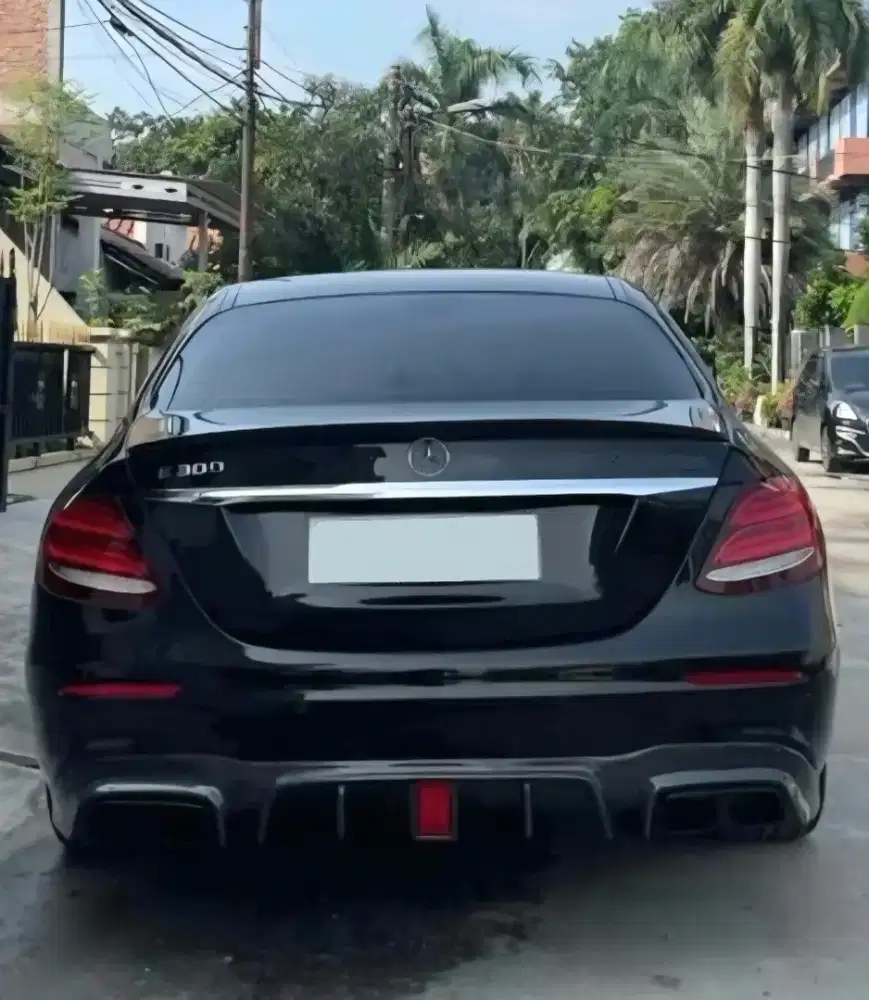 MURAH CASH. Mercedes Benz E300 Sunroof 2018 amg avg 2017 w212 e250