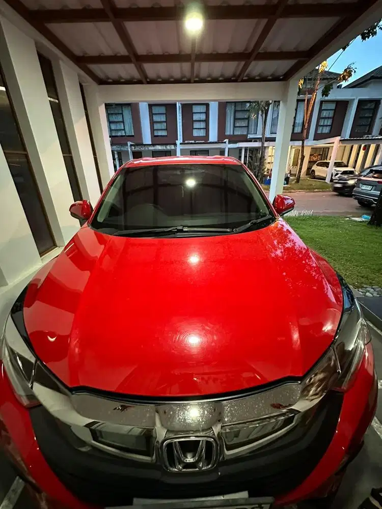 mobil hrv merah