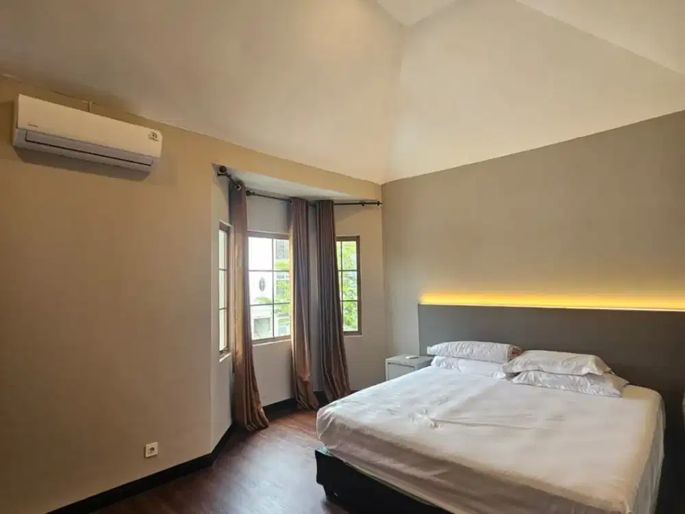 Dijual townhouse full furnished di kawasan Taman Paris Lippo Karawaci dekat Tol dan Supermarket
