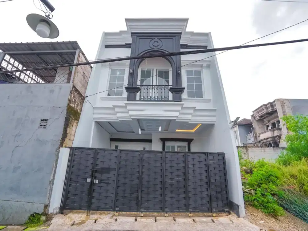 Rumah Carport Luas 8 Mnt ke Pintu Tol Kukusan 3 Hadap Selatan J-42476