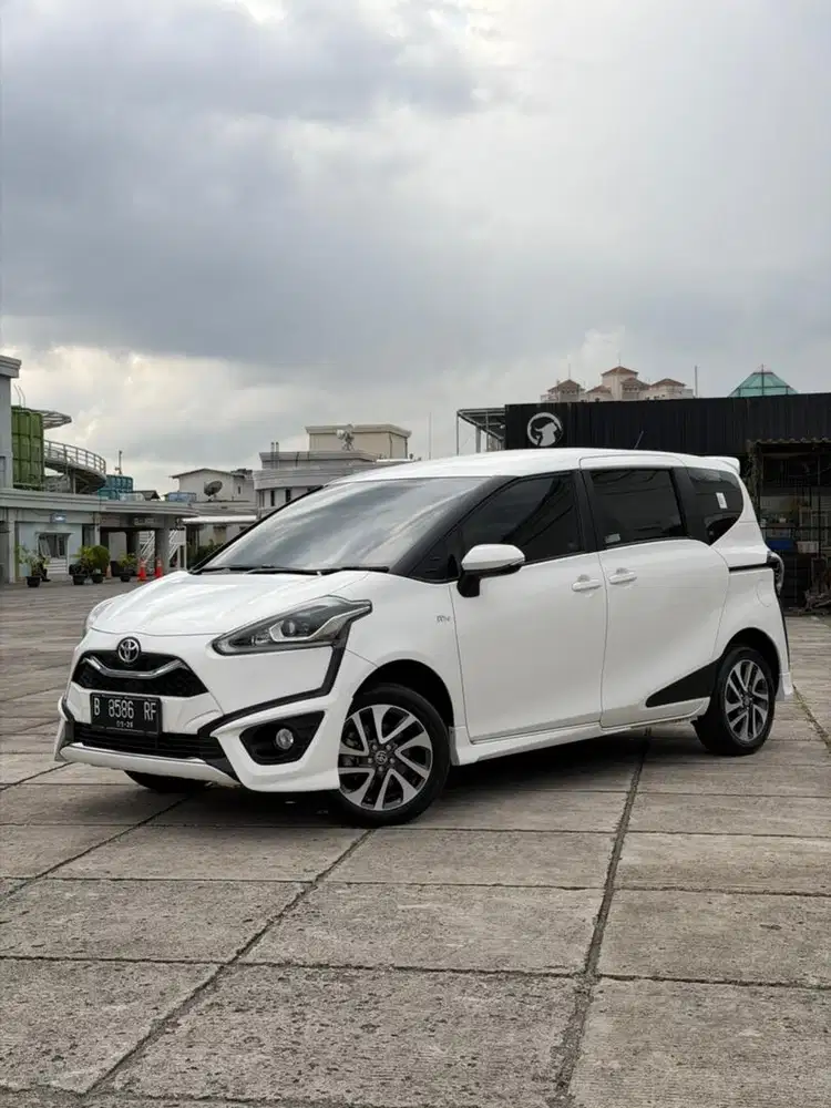 (Km Low 50ribuan Record) TOYOTA SIENTA 1.5 Q AT 2021