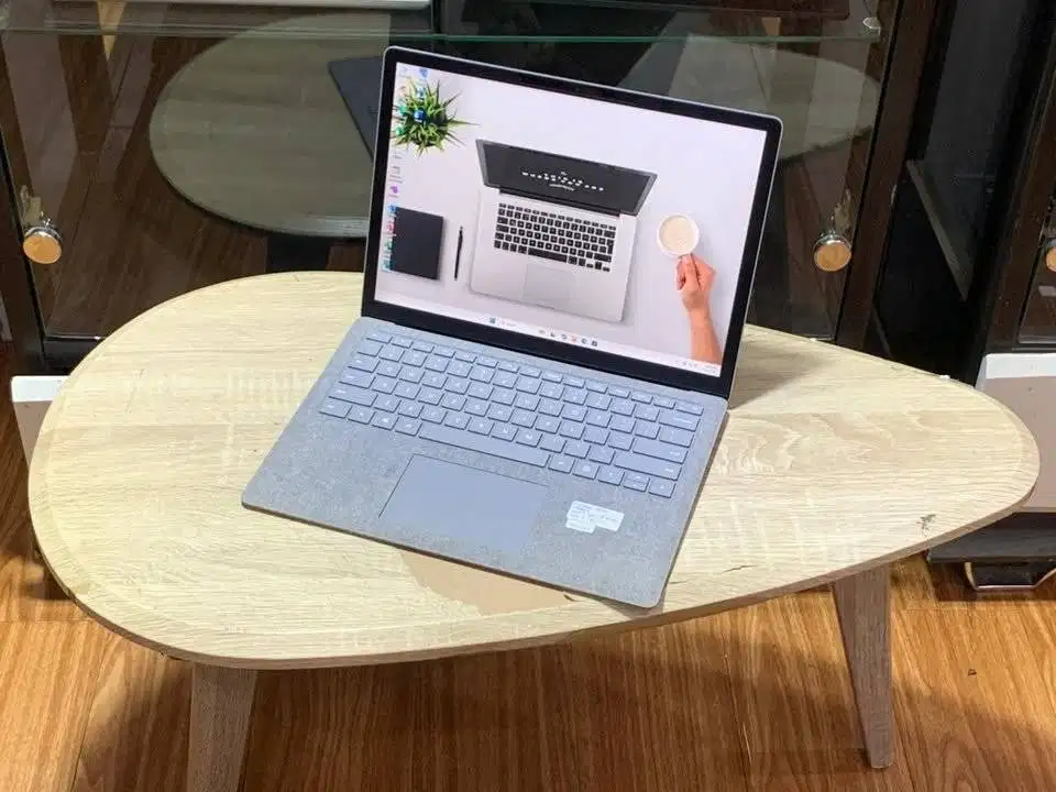 Microsoft Surface Laptop 1 Corei7-7660U Ram 8Gb SSD 256GB 2k Touchscre