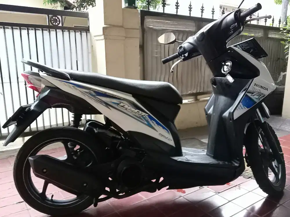 Honda Beat Fi 2014 Putih Biru mulus lengkap mantaap.