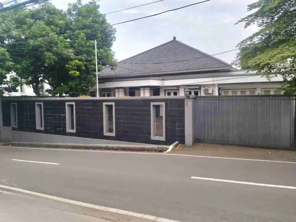 Rumah Mewah di Kemang,Jakarta Selatan Ada Kolam Renang