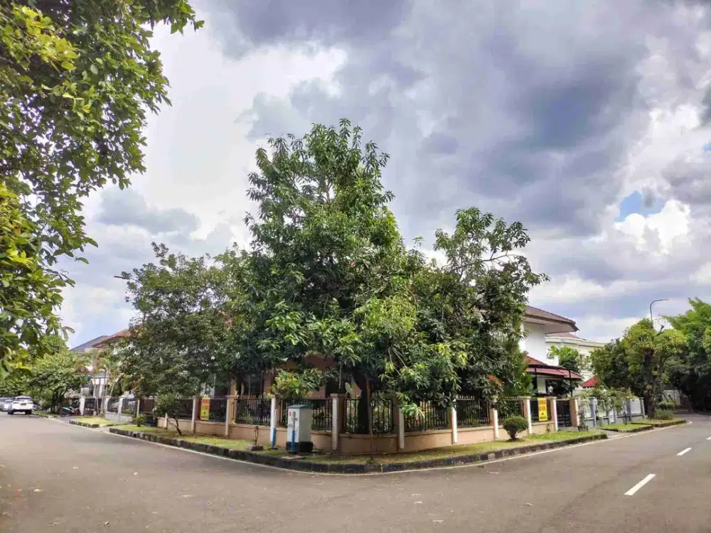 Rumah Tua mewah Kokoh Dalam Komplek Elit Rawamangun