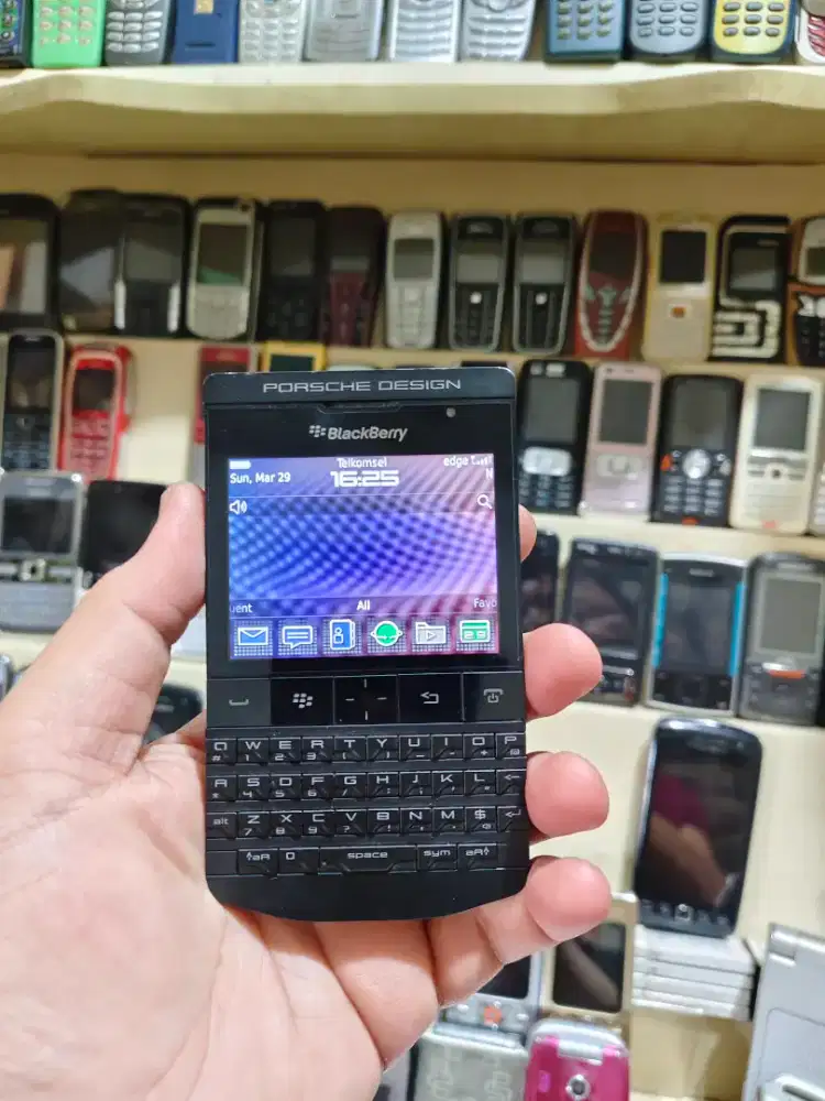 Blackberry porsche P9881 black edition mulus segel all operator