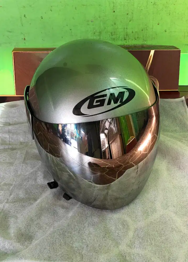 Helm gm warna silver