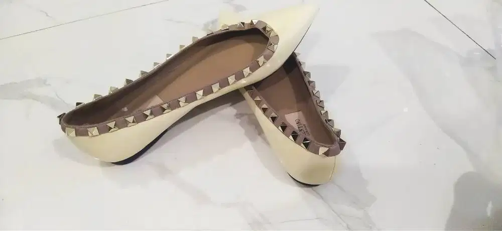 Valentino Garavani Rockstud Flats Ivory Original - Size 39