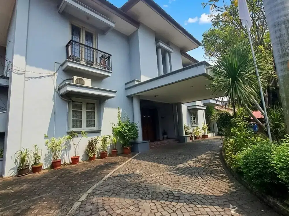 Dijual – Rumah Luas di Area Tenang Kemang Dalam, Jalan Kaki ke Hero