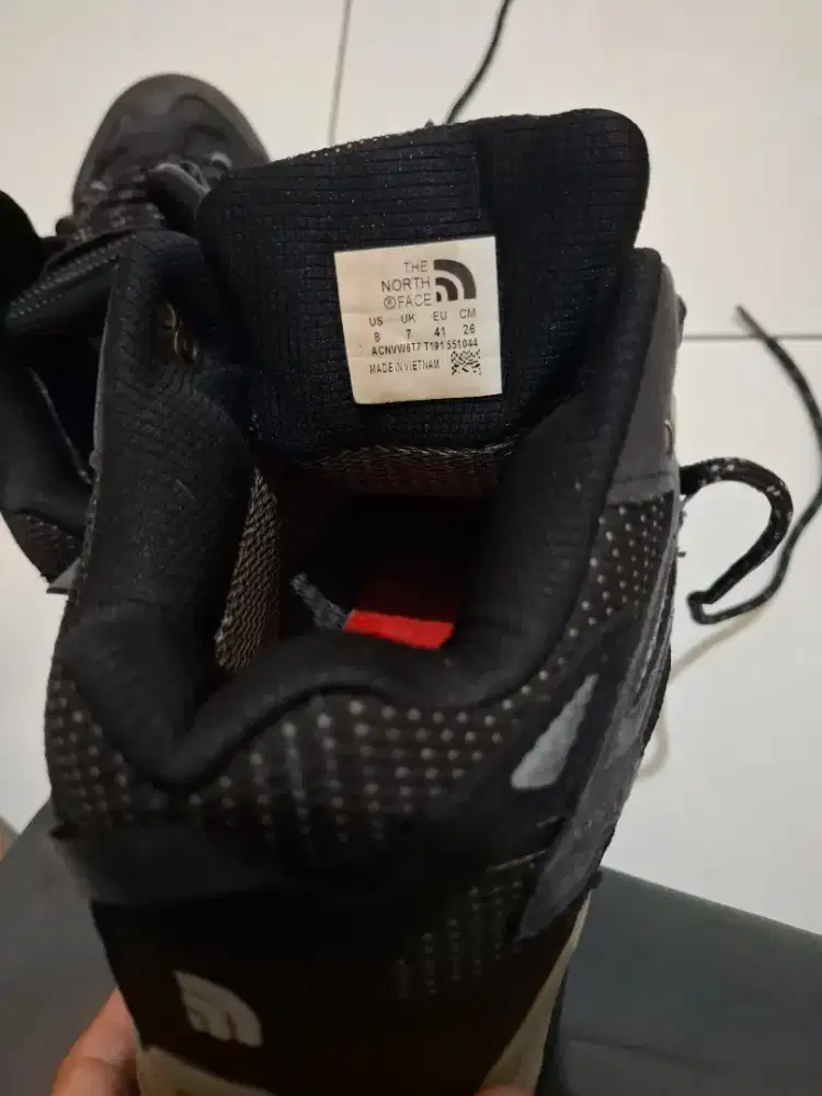 Sepatu the north face