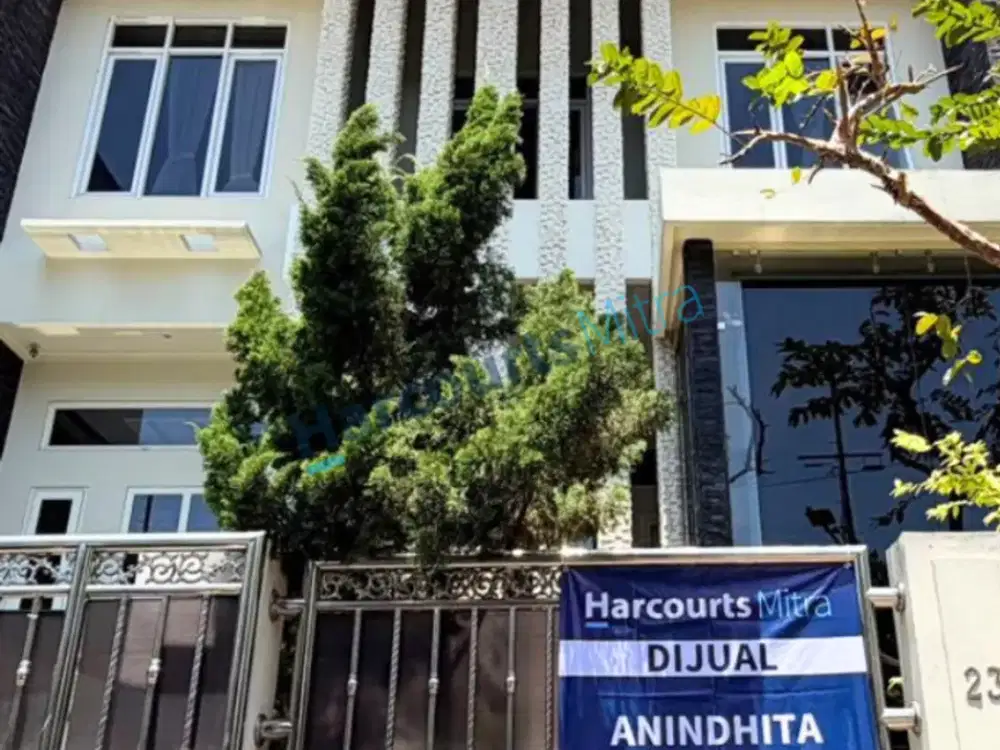 JUAL RUMAH MEWAH BAGUS TERAWAT HARGA TERJANGKAU ADA BASEMENT BEBAS BANJIR