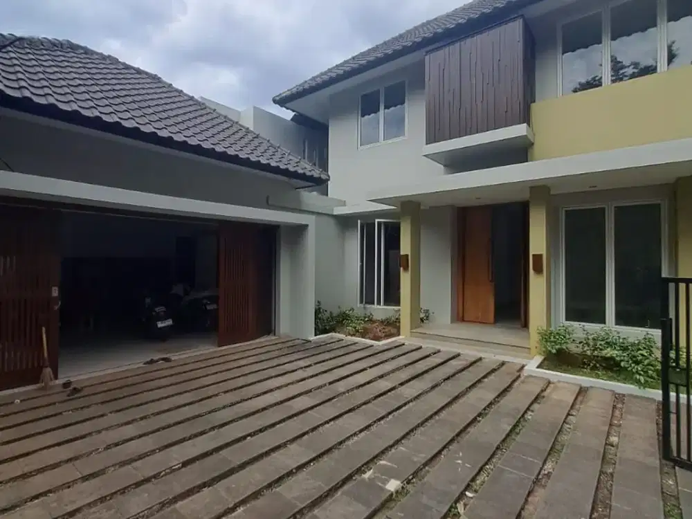 DISEWAKAN- Bright house in a quiet area of Kemang
