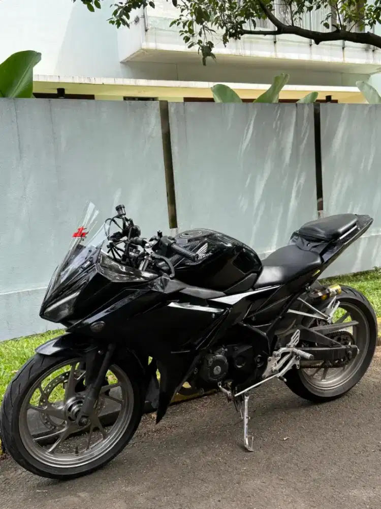 Cbr 150 2017 hitam