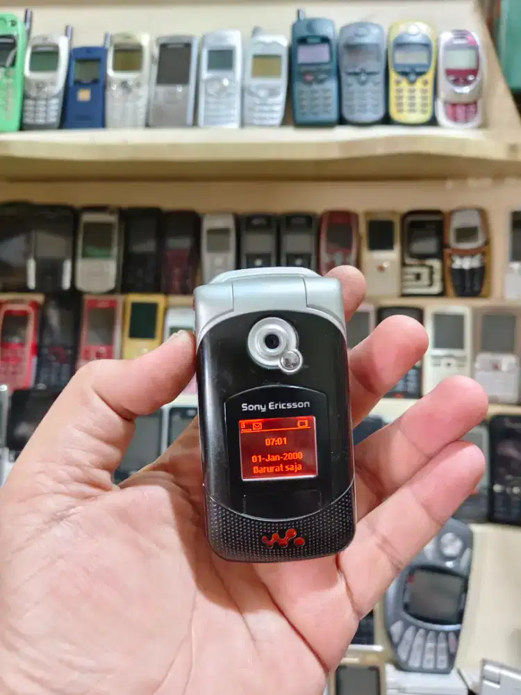 Sony Ericsson W300i Full Original mulus all operator antik langka