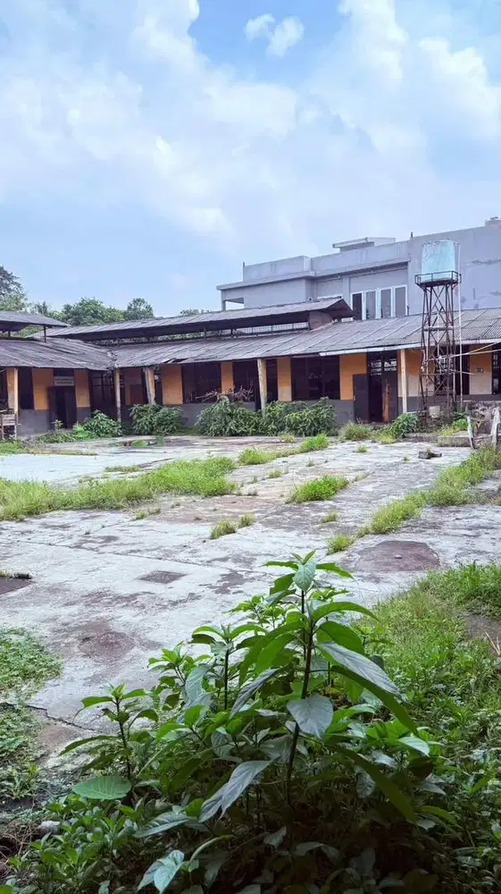 HOT SALE!!!TANAH LUAS BESERTA BANGUNAN SIAP BANGUN LOKASI STRATEGIS