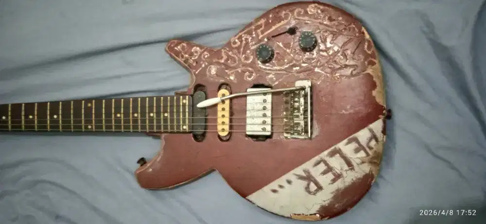 Gitar listrik custom