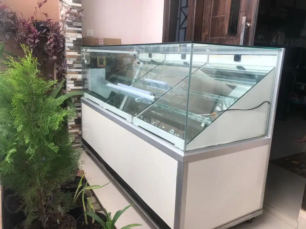 Etalase Toko Handphone Kaca Tebal Bahan Kokoh