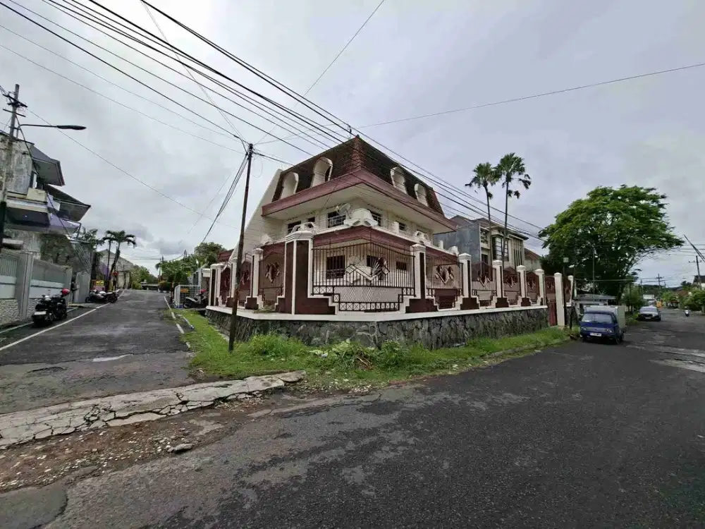 Dijual Rumah Luas Empat Lantai Di Jalan Tambora Malang