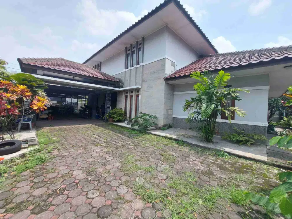 rumah main road minimalis 2lantai lokasi strategis di arcamanik bandung