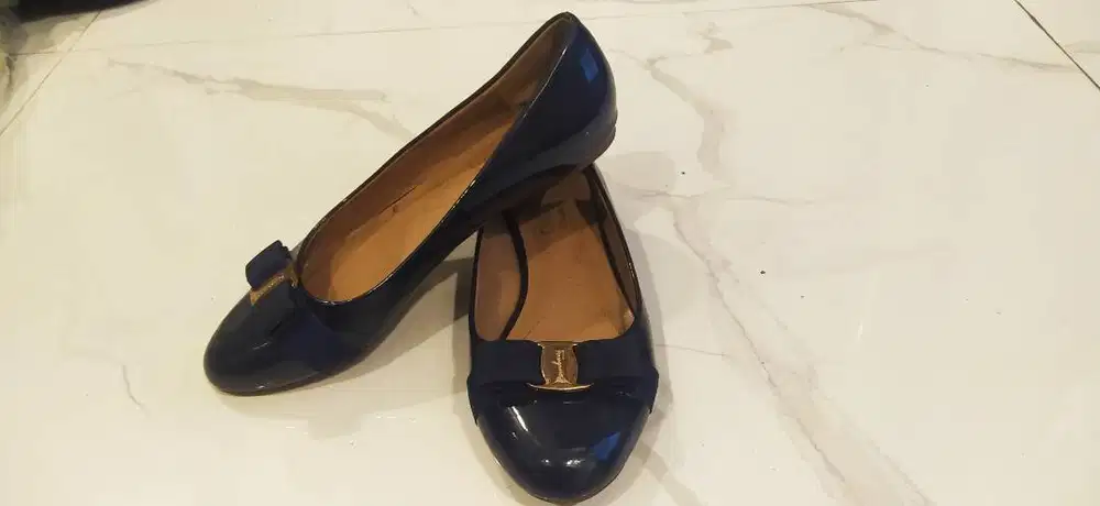Salvatore Ferragamo Varina Navy Blue Original - Size 39