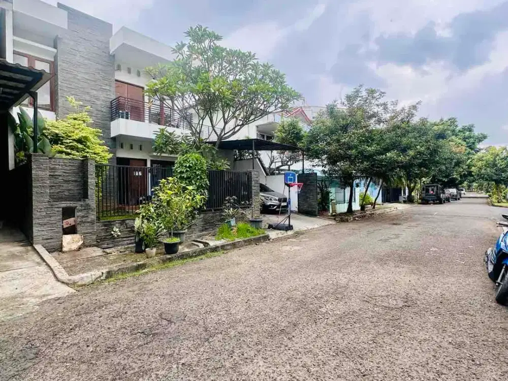 RUMAH BAGUS SIAP HUNI, DIJUAL CEPAT, DEKAT PINTU TOLL TB SIMATUPANG, JAKARTA SELATAN