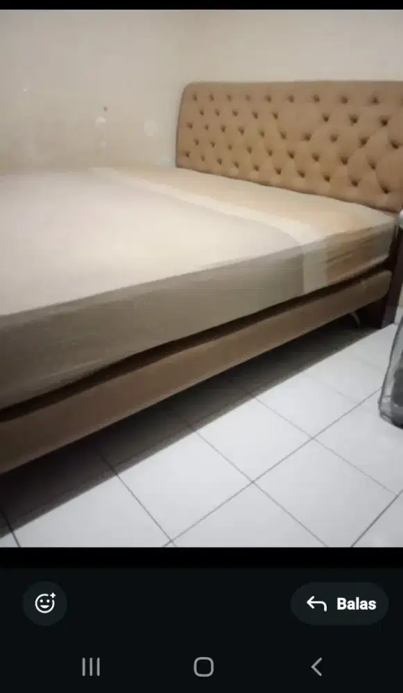 Ranjang + SpringBed 180x200 merk Guhdo dan 2 buah nakas (Full set)