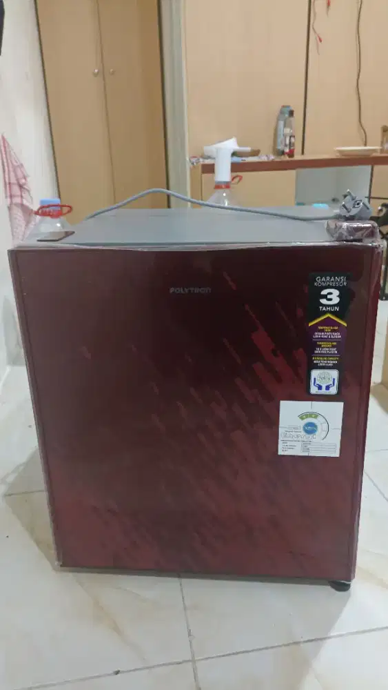 KULKAS MINI POLYTRON - NEGO