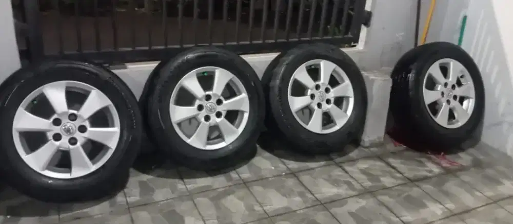 Dijual Velg R 16 215/16 dengan BAN. Velfire/ Alphard