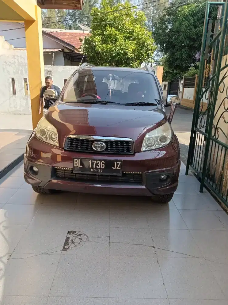 Dijual mobil Rush thn 2014 harga nego.