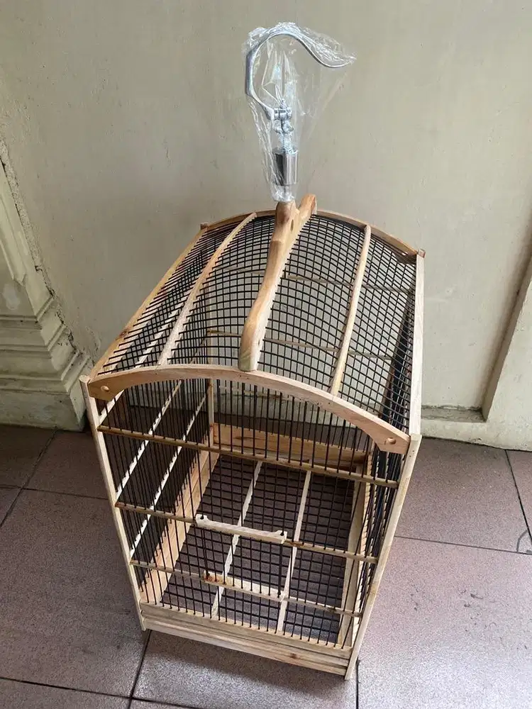 Sangkar kandang burung baru belum pernah dipakai