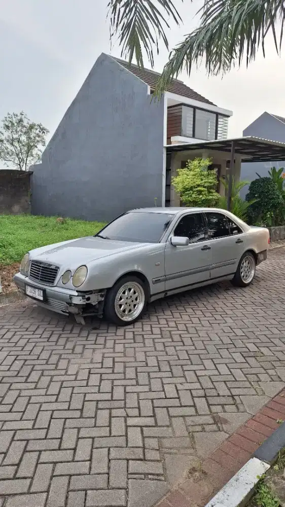 Mercedes Benz Mercy W210 E230