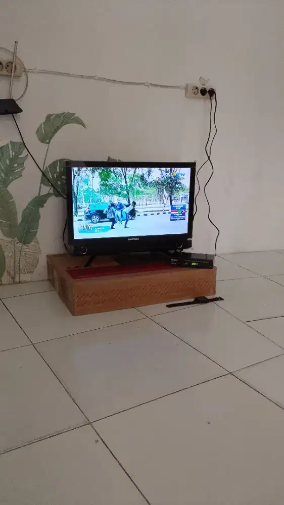 Di jual tv led 22 in msih lengkap ada dus y