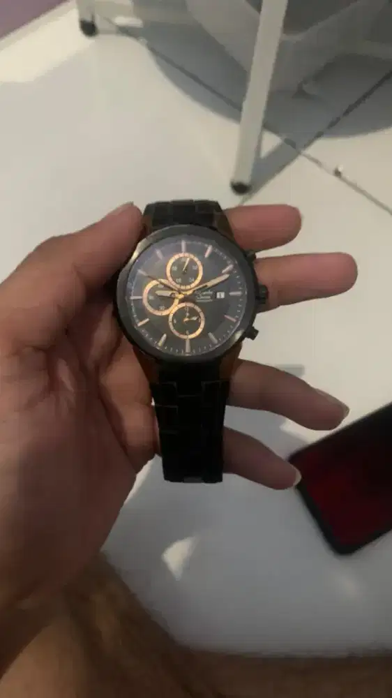 Jual jam AC kondisi masih bagus.