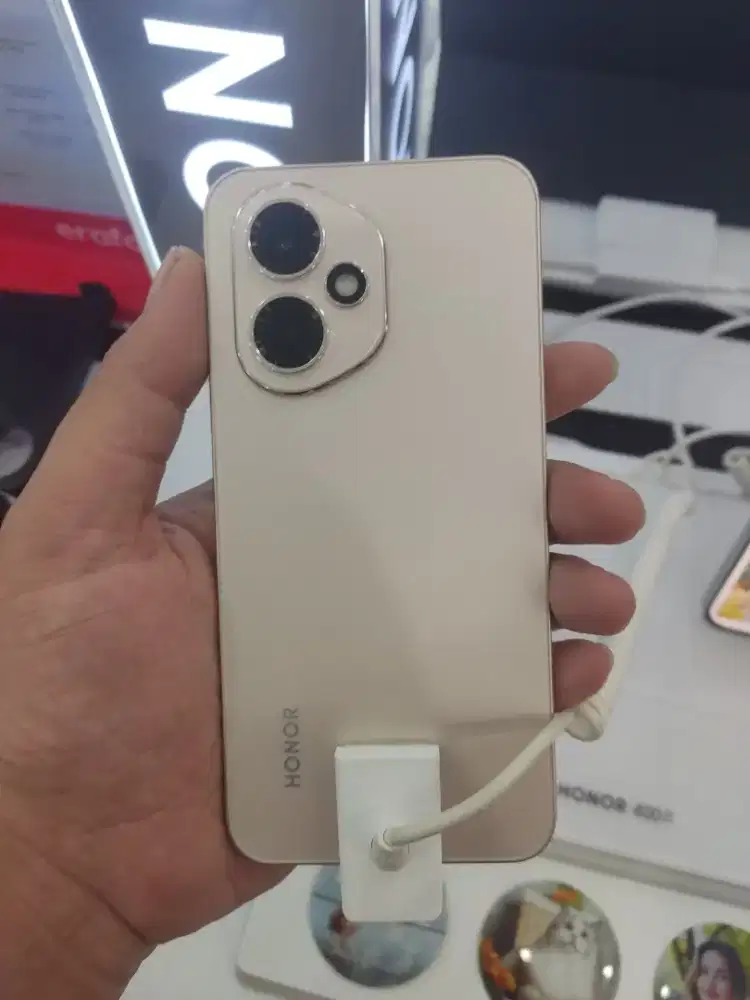 Honor 400 5G batrre besar