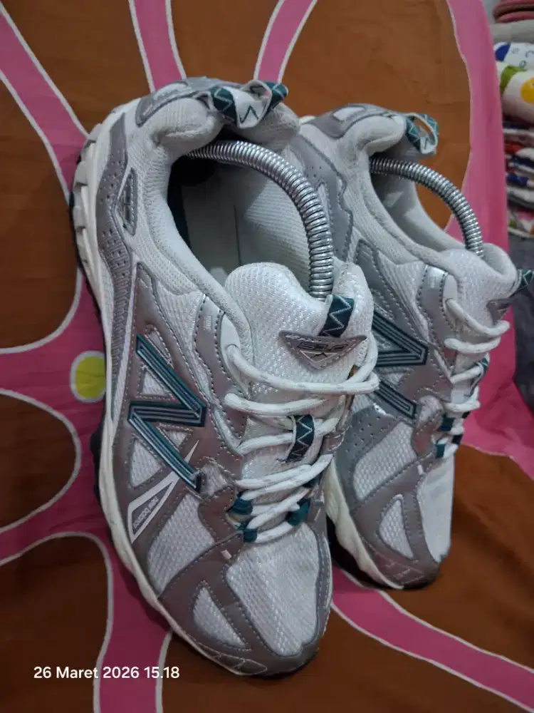 Sale...NB Ori 610 Trail Silver Limited Edition Size 38½ insole 24cm