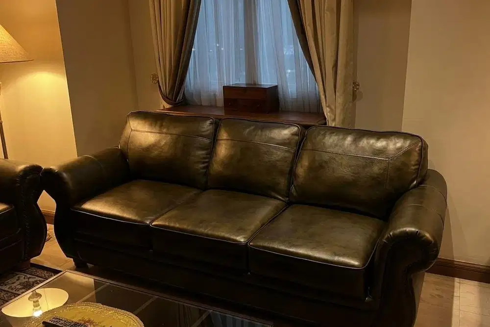 Sofa Set Classic Emerald Leather – Mewah & Elegan