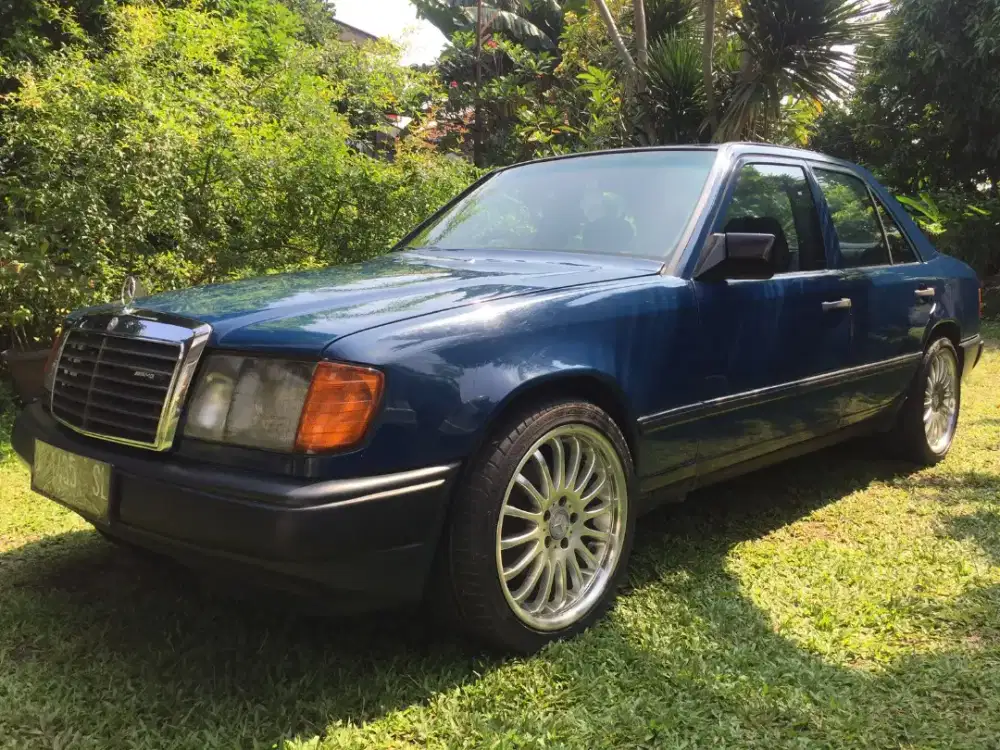 MERCEDES BENS 200E