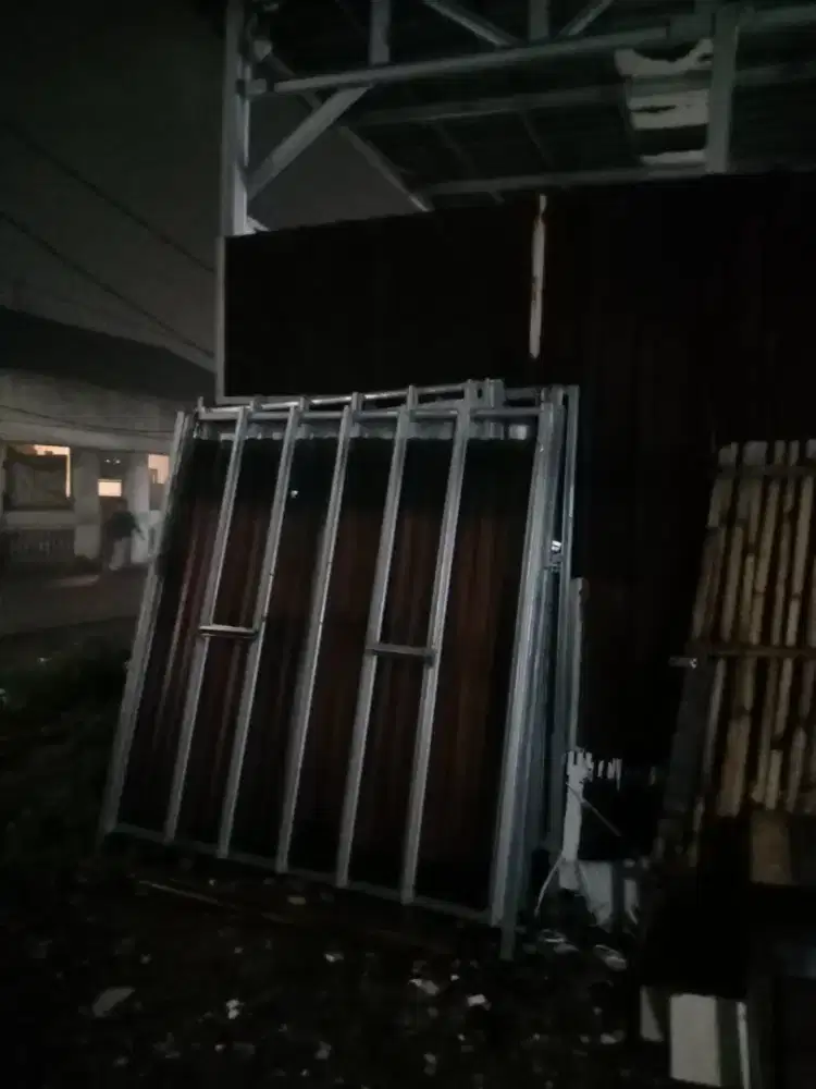 Perbaikan atap bocor,pemasangan plafon dan pengecatan