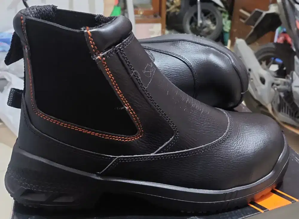 Sepatu safety shoes