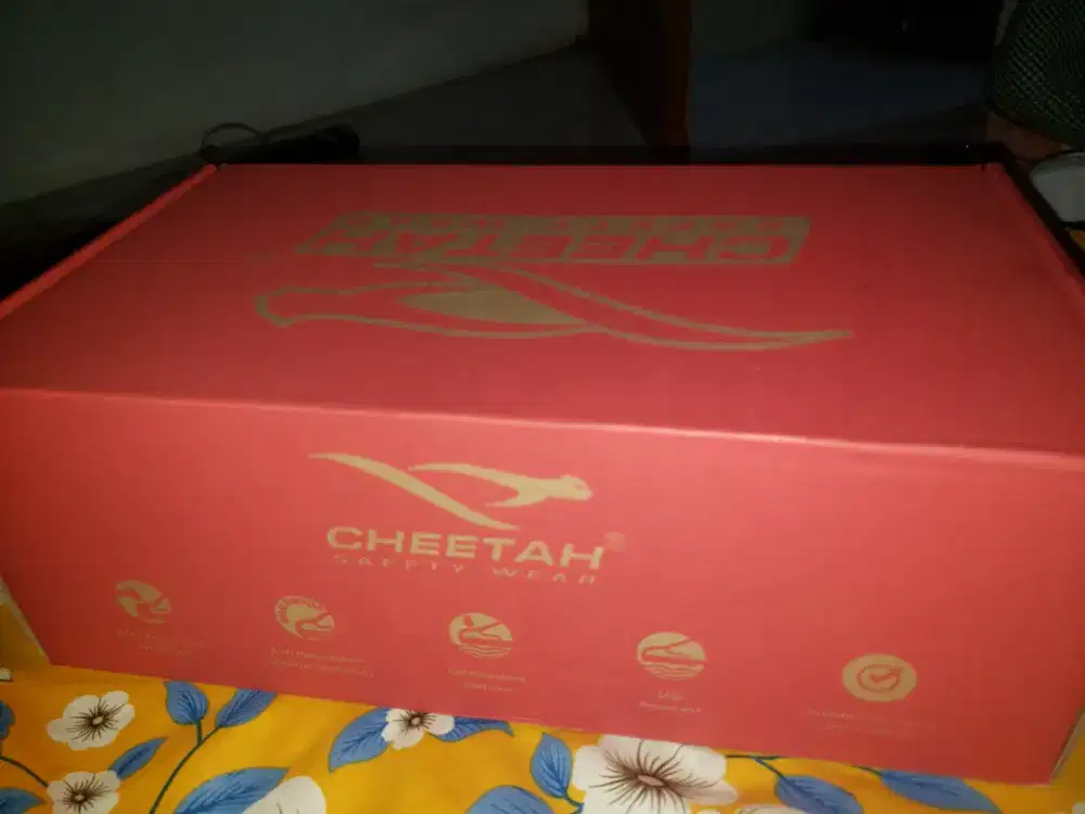 Sepatu spatu safety size 8 (42) kondisi bagus