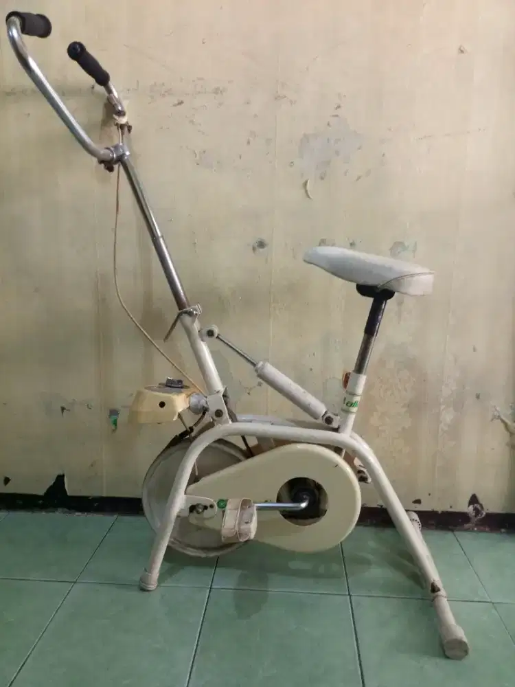 ALAT FITNES MODE SEPEDA STATIS